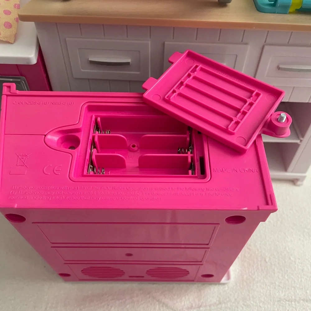 Gently Used Barbie 3 Piece Ultimate Kitchen, Needs Batteries - Picture 7 of 10